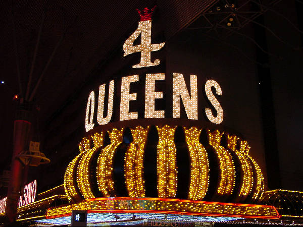 4 Queens